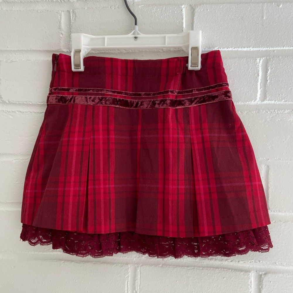 Children’s Place Classic Red Plaid Skirt Sequin Rose Applique Embellishment Sz 4 - Picture 2 of 9